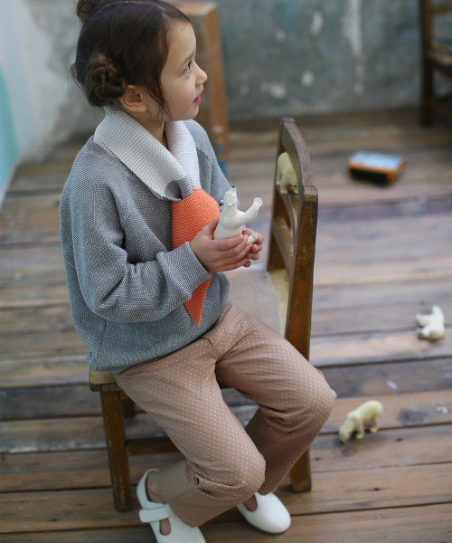 Peach_dot_lined_trousers_girl