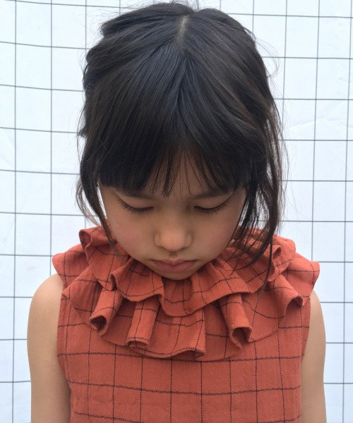 rust frilly collar